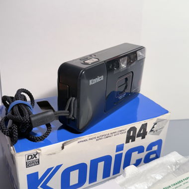 Fotocamera compatta analogica Konica A4 Point and Shoot