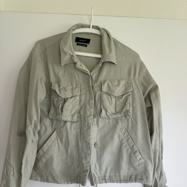Leichte Jacke von Reserved