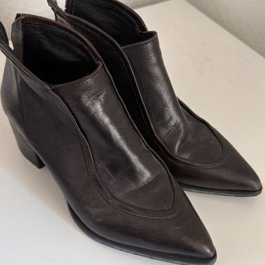 Bottines en cuir brun foncé
