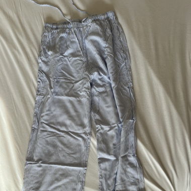  weiss blau gestreifte Hose