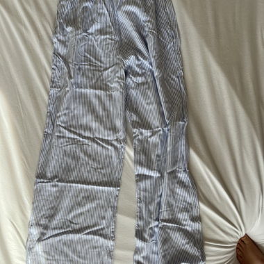  weiss blau gestreifte Hose