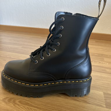 Dr. Martens Jadon Plateau 