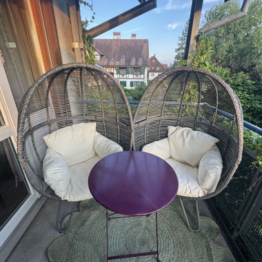 2 lounge armchairs (egg shape) with cushions