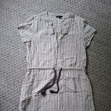 Schlichtes Kleid aus Leinen und Baumwolle
