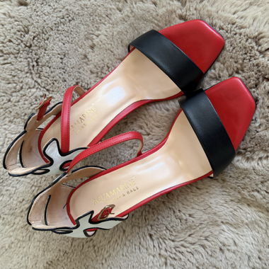 Rote/Schwarze Aquazzura-Sandalen