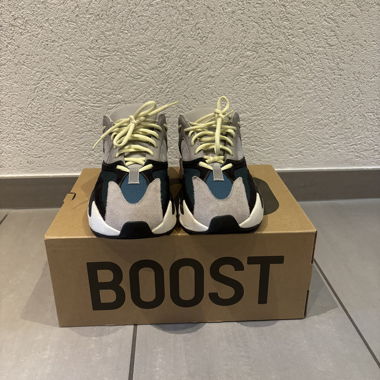Adidas Yeezy Boost 700