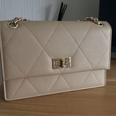 Borsa magnifica in pelle molto chic