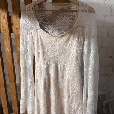 Top in pizzo a maniche lunghe