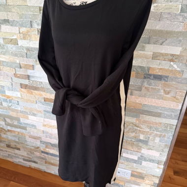 Robe noire à manches longues avec fermeture éclair