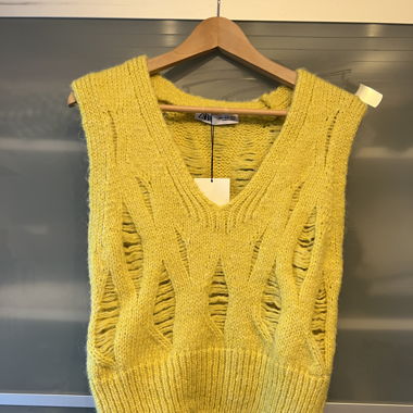 Gelbe Strickveste