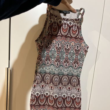 Farbiges Kleid