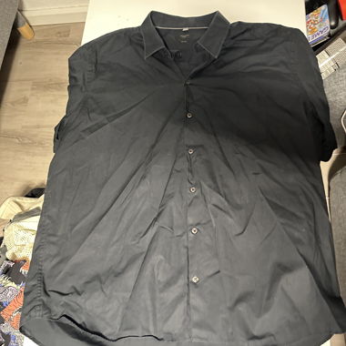 Black short-sleeved shirt