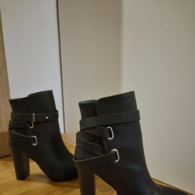 Bottines à talons neuves