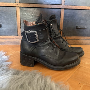 AS.98 schwarze Leder-Booties