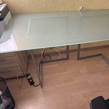 Glas-Tisch