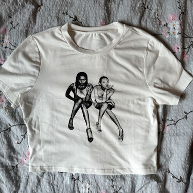T-shirt crop bianca con stampa
