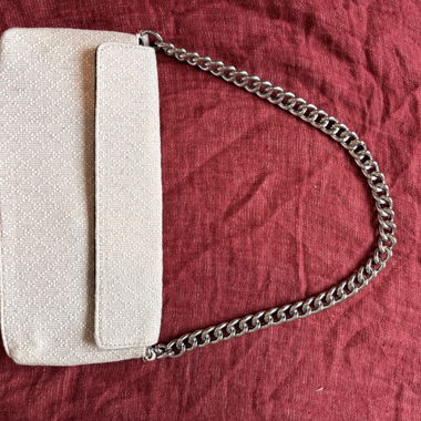 Borsa a tracolla con catena beige