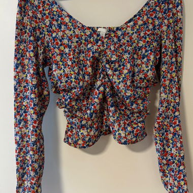Cute H&M Ruffle Top, figure-hugging & very comfortable