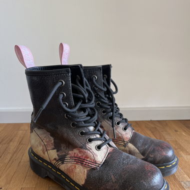 Dr. Martens Rose Cristal Suede