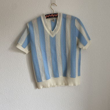 White/blue shirt
