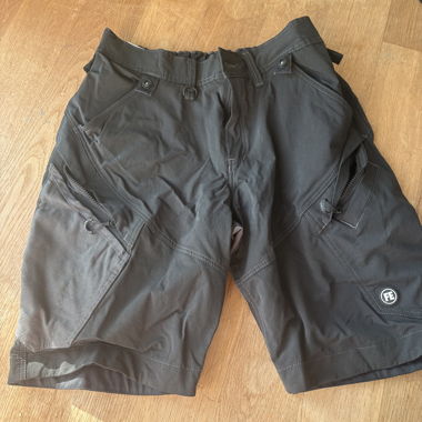 Short work trousers plus two snap pockets