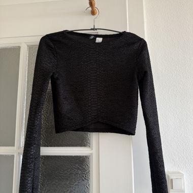 Top noir texturise manches longues