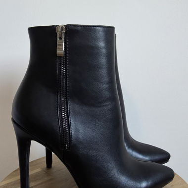 Bottines noires à talon