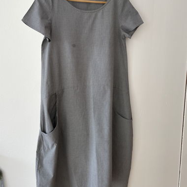 Grau asymmetrisches Kleid