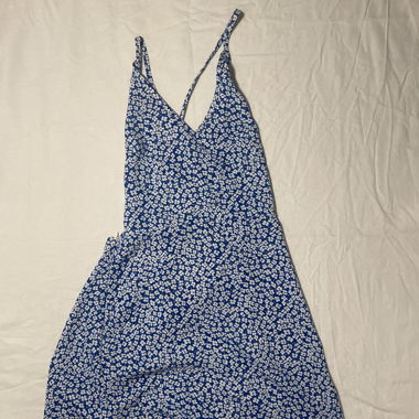 Robe fleurie bleue à bretelles