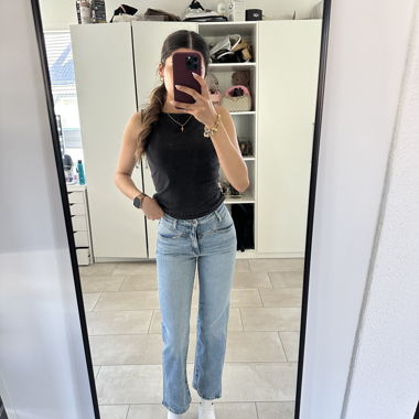 Guess straight leg jeans 24