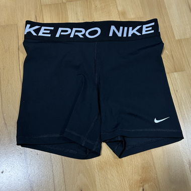 schwarze kurze Nike Pros Hosen
