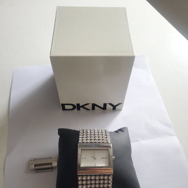 Super schöne Uhr von DKNY