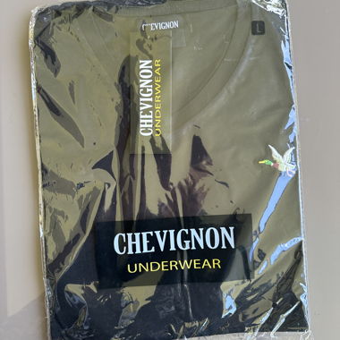 T-shirt Chevignon a scollo a V