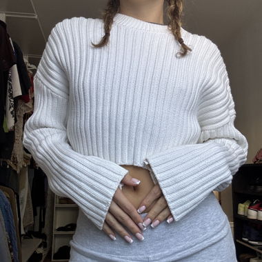 Weisser Strickpullover
