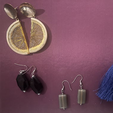 Several pairs of nice earrings 