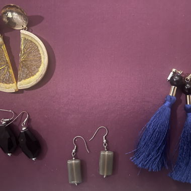Several pairs of nice earrings 