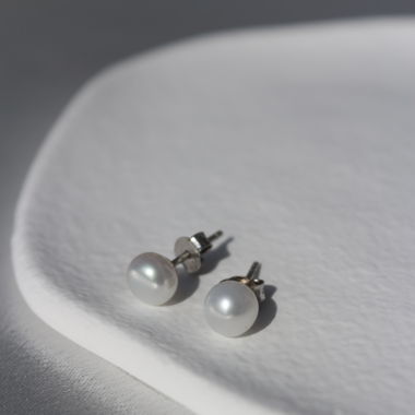 Earrings made of freshwater pearl„Valerie Stecker“