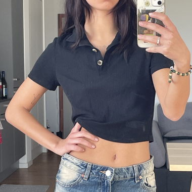 black t-shirt 