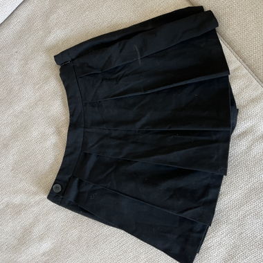 Black pleated skirt