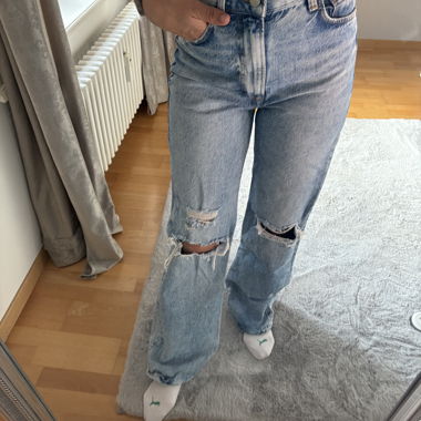 Weite Mom-Jeans mit Rissen, Hellblau