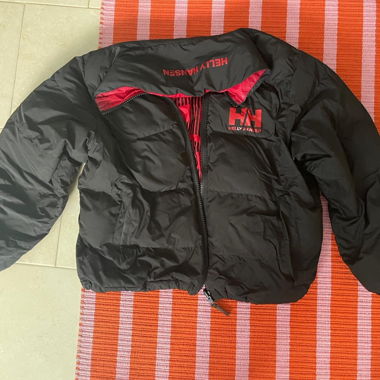 Piumino Puffer Rosso e Nero Helly Hansen