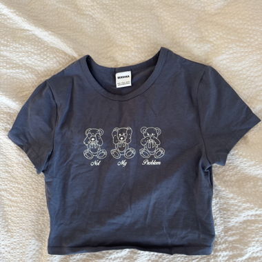 Crop top court graphique Bershka