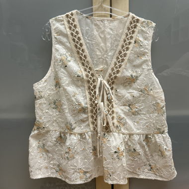 Embroidered Sleeveless Blouse