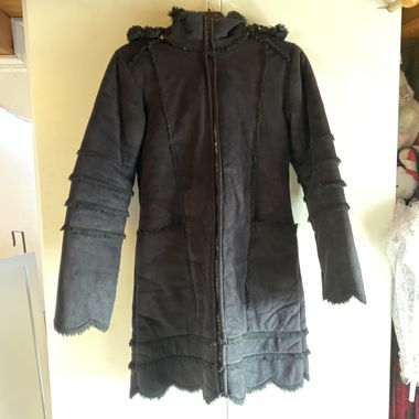 Schwarzer Mantel von Senders, Goth-Style
