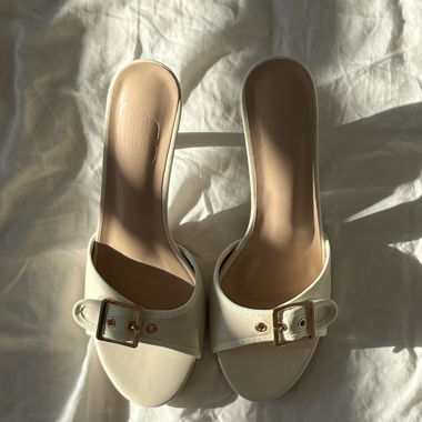 cream colored kitten heels