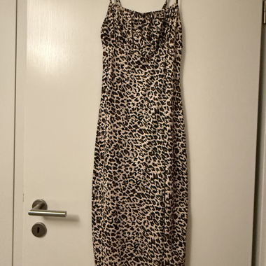 Abito lungo con spalline leopardate