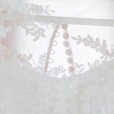 Prinzessinnen-Hochzeitskleid aus Spitze und Tüll