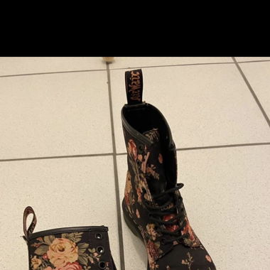 Dr. Martens a fiori