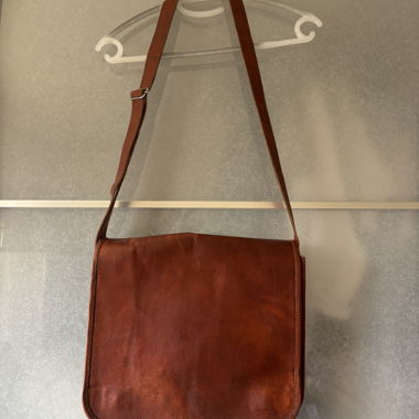 Umhängetasche aus Leder und Canvas