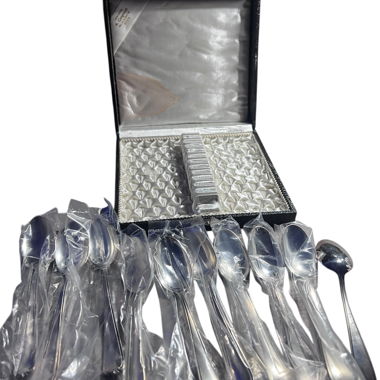 Set di posate in metallo argentato